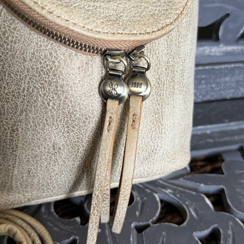 HOBO Fern Crossbody Gold Leaf Metallic Leather Purse Vanilla Girl - Picture 2 of 13
